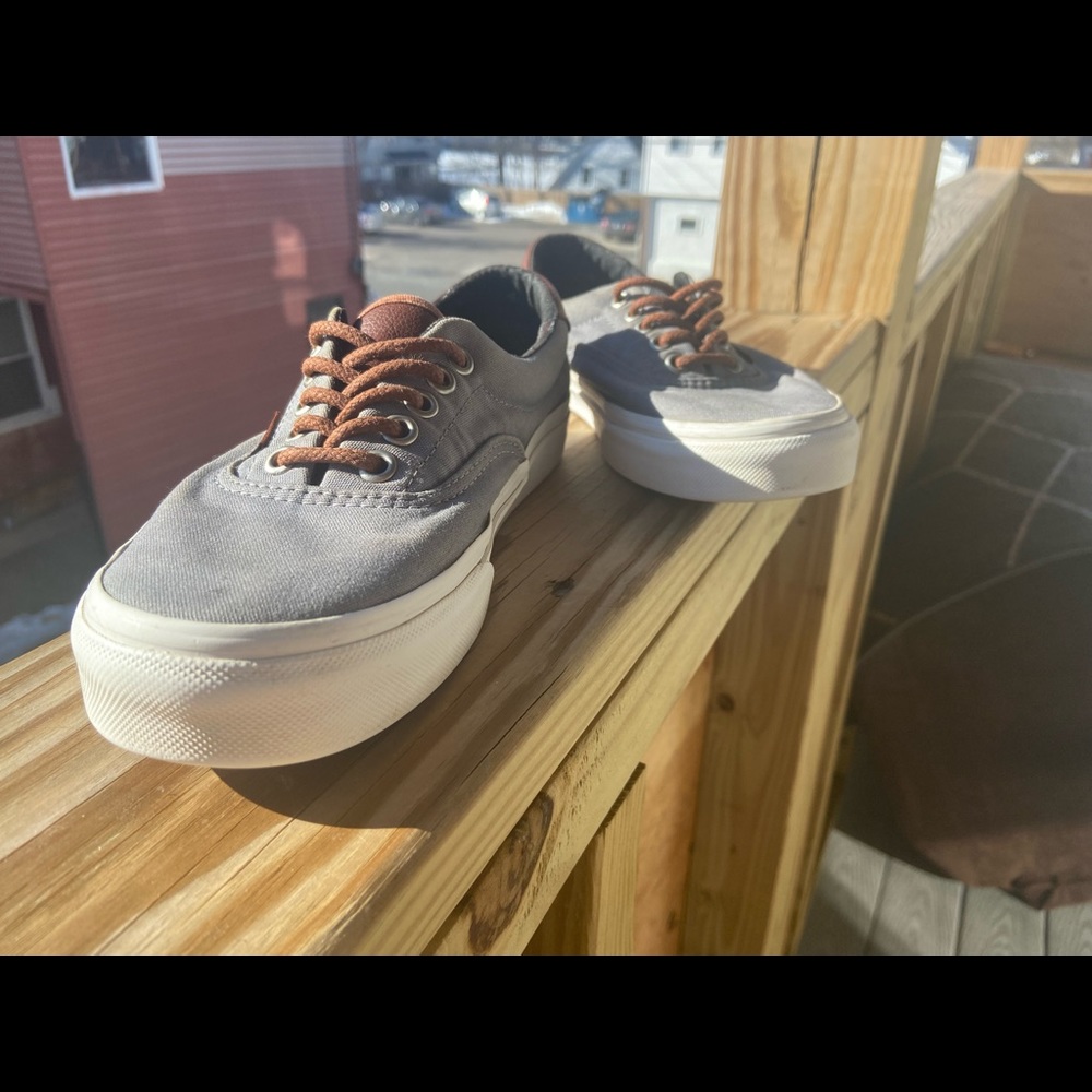 Grey Low Top Vans Size 8 Women’s